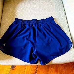 Lululemon blue shorts, sz 6